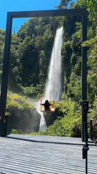 Rapel junto a una cascada